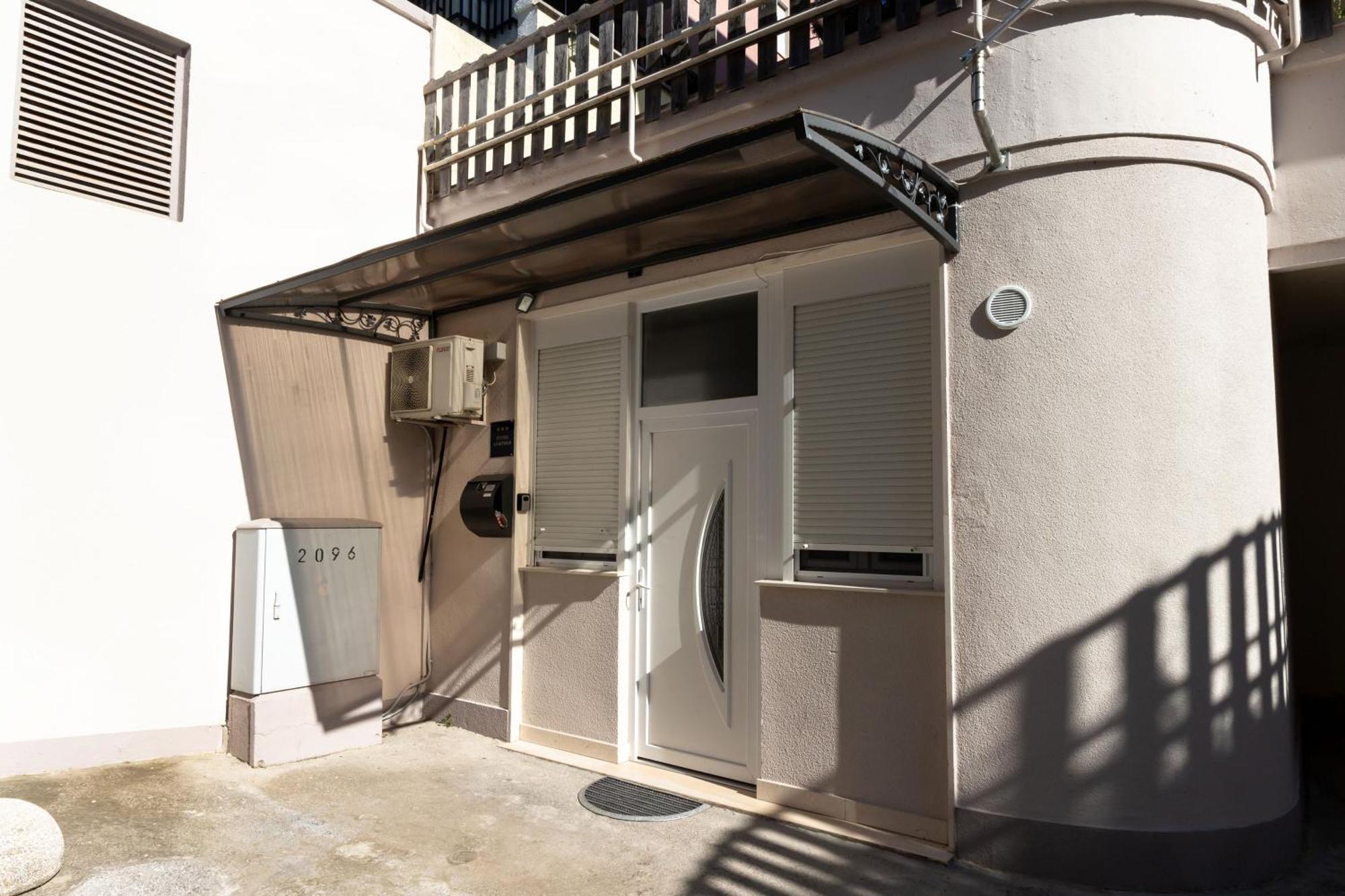 Moon Apartment Split Exterior photo